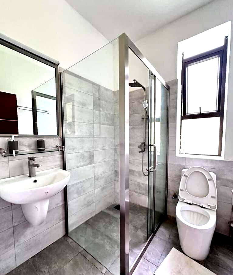 5-Ensuite Townhouse with Fireplaces & Forest Views – Karen