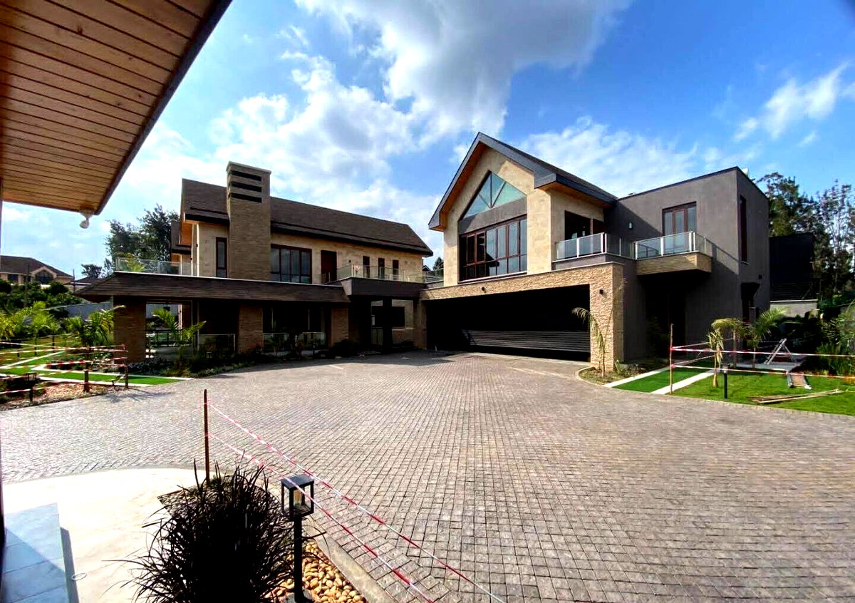4BR Ambassadorial Residence with Guest Wing & Pool - Runda