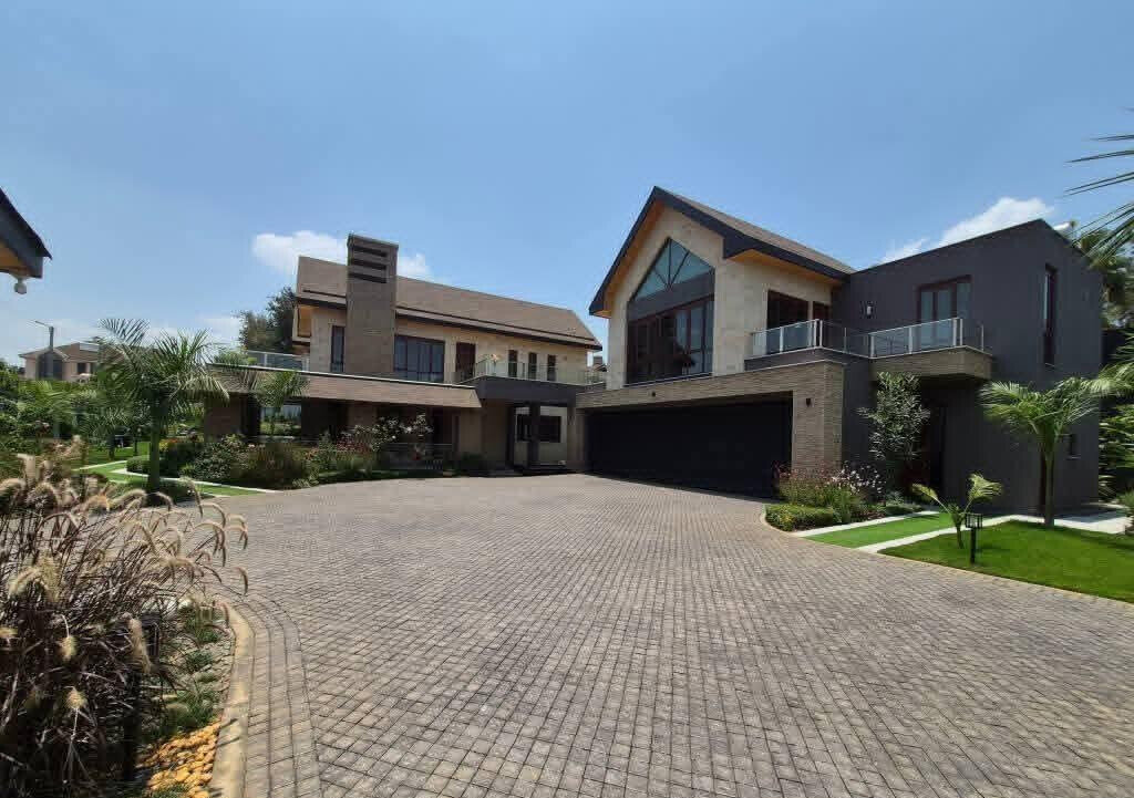 4BR Ambassadorial Residence with Guest Wing & Pool - Runda