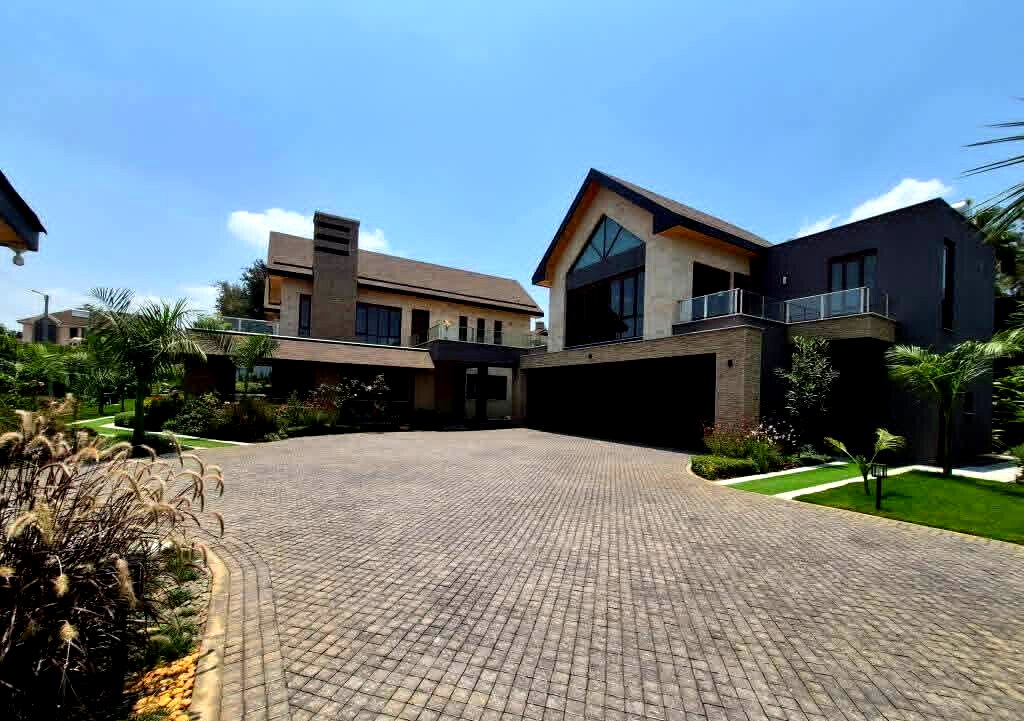 4BR Ambassadorial Residence with Guest Wing & Pool - Runda