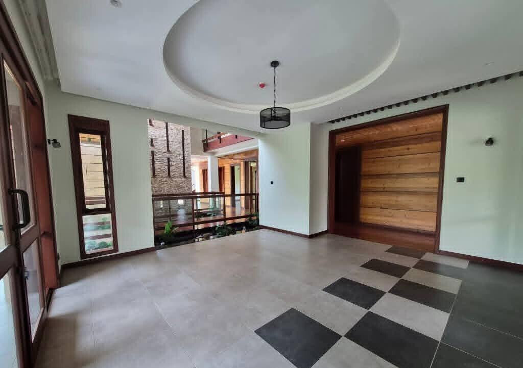 4BR Ambassadorial Residence with Guest Wing & Pool - Runda