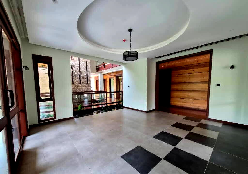 4BR Ambassadorial Residence with Guest Wing & Pool - Runda