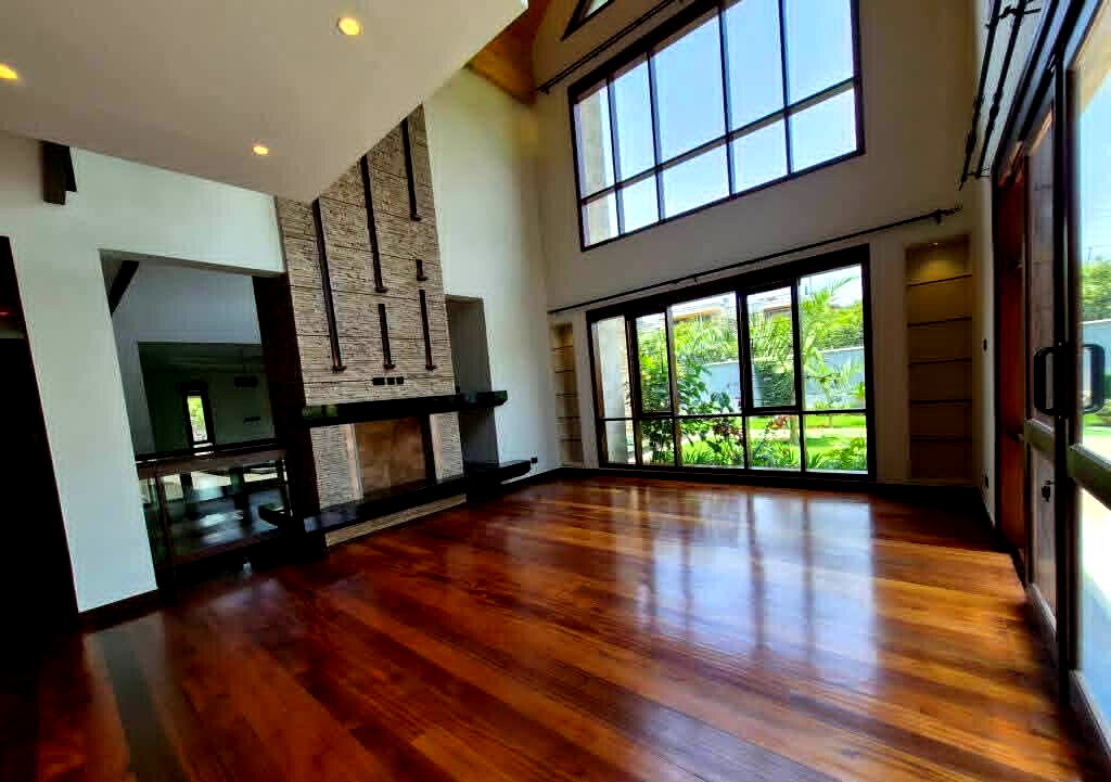 4BR Ambassadorial Residence with Guest Wing & Pool - Runda