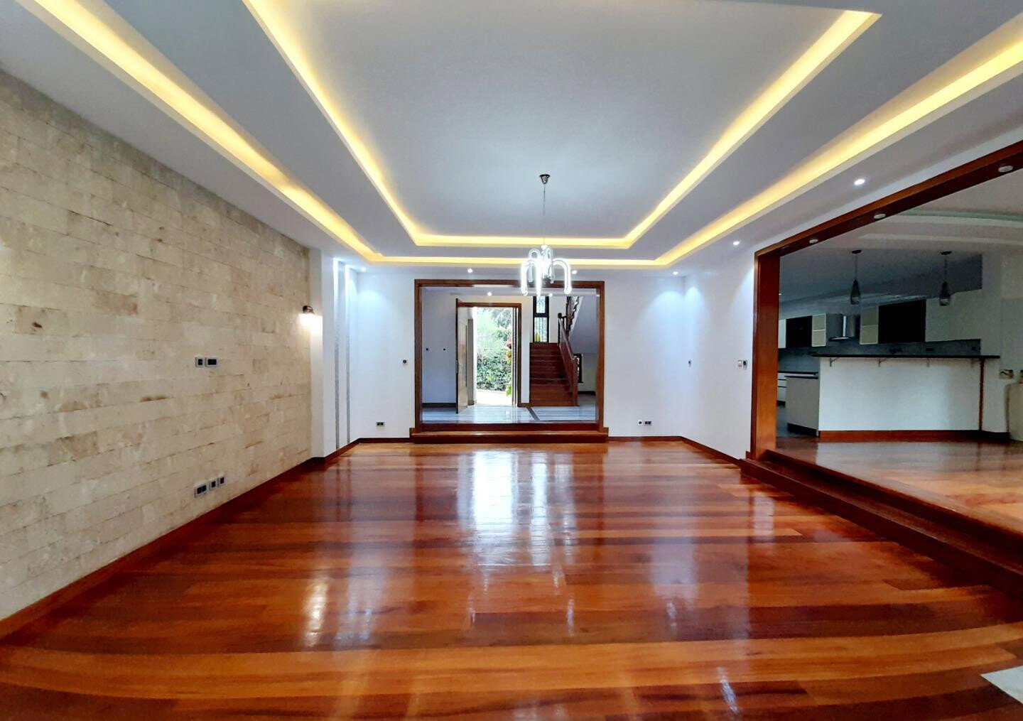 5BR Garden Home with Parking
