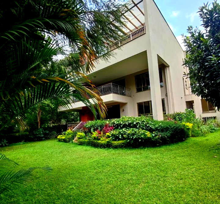 5BR Garden Home with Parking