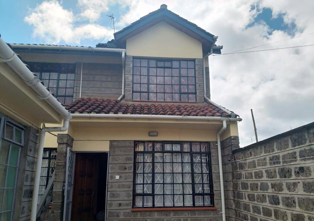 Remodeled 4BR Townhouse with DSQ & Underground Water Tank - South C