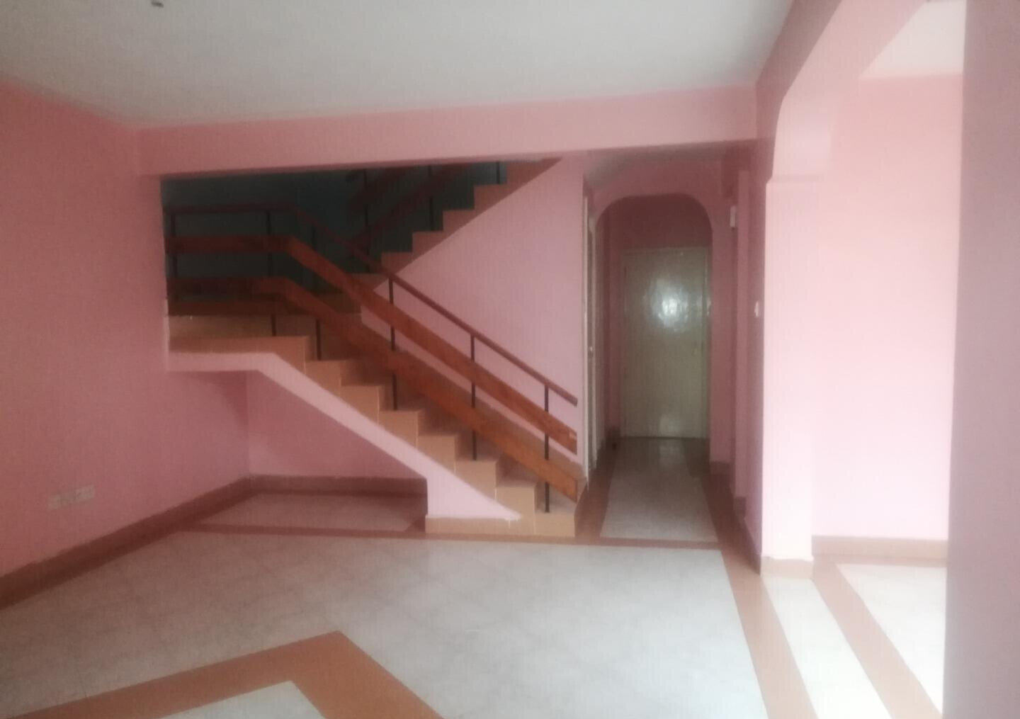 Remodeled 4BR Townhouse with DSQ & Underground Water Tank - South C