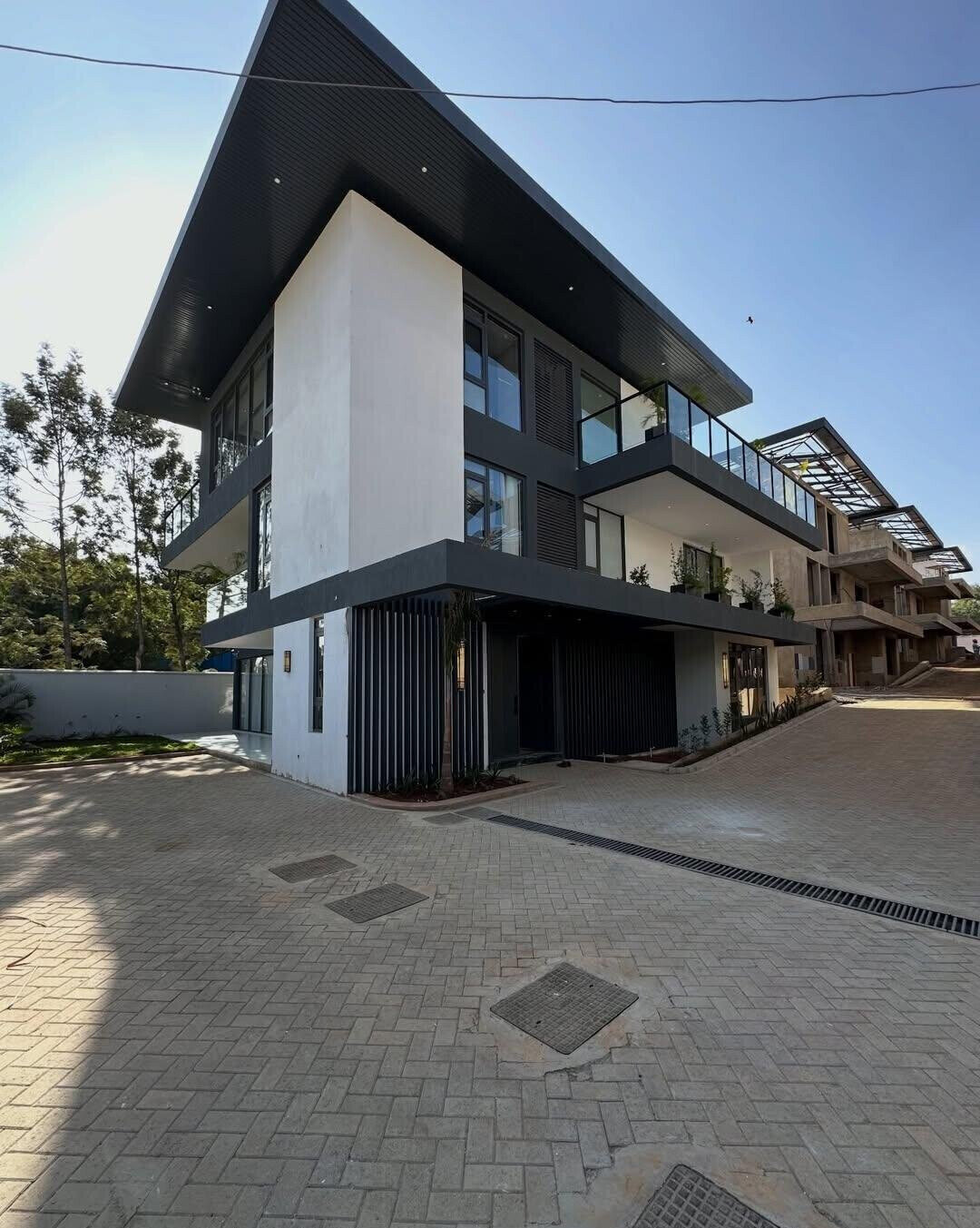 5-Ensuite Villa with Private Lift & Backup Power - Lavington