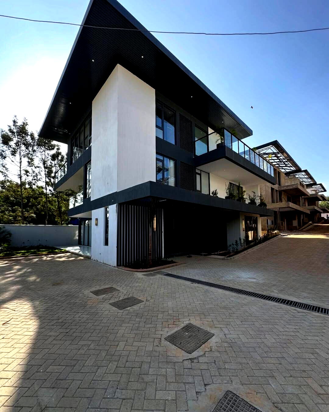 5-Ensuite Villa with Private Lift & Backup Power - Lavington