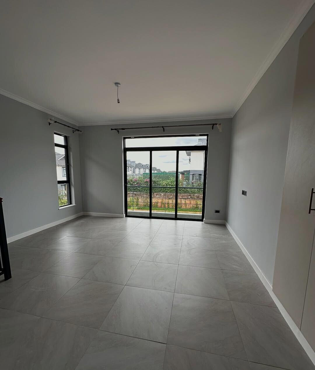3BR Townhouse with Pool, Gym & Staff Quarters - Runda
