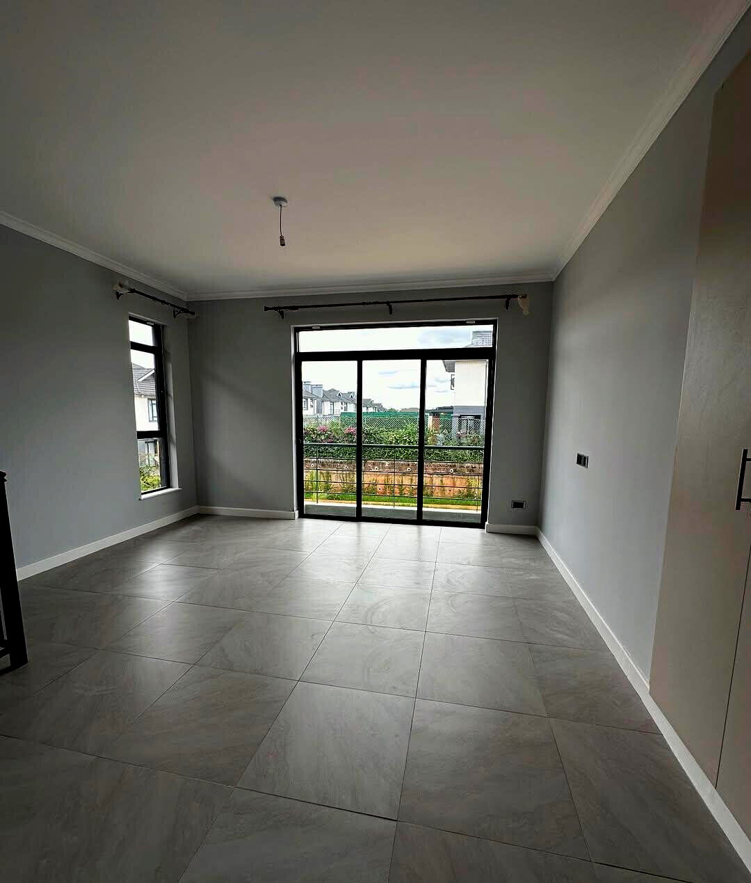 3BR Townhouse with Pool, Gym & Staff Quarters - Runda