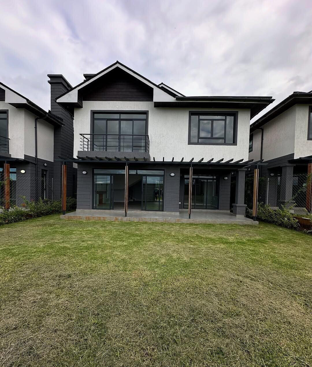 3BR Townhouse with Pool, Gym & Staff Quarters - Runda