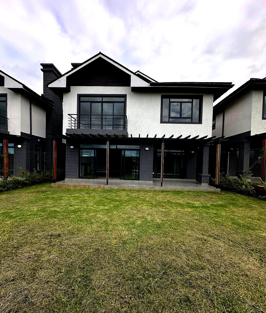 3BR Townhouse with Pool, Gym & Staff Quarters - Runda
