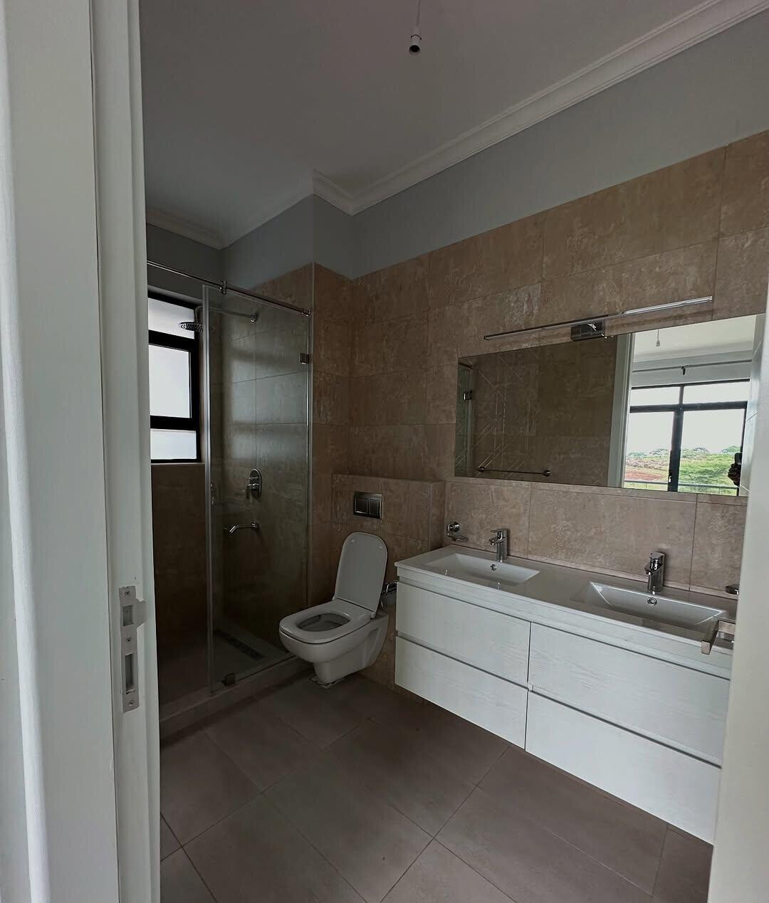 3BR Townhouse with Pool, Gym & Staff Quarters - Runda