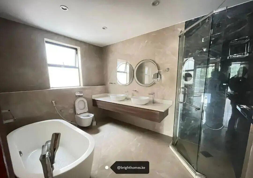5-Bed Townhouse with Fireplace & DSQ in Gated Lavington