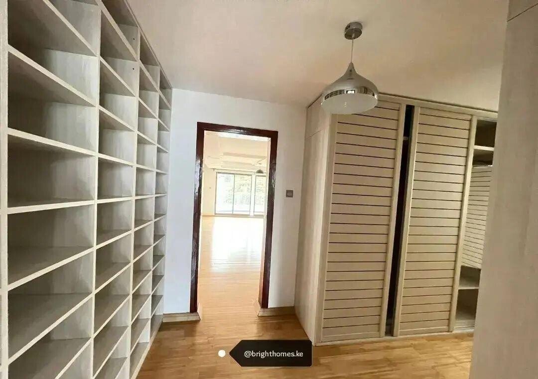 5-Bed Townhouse with Fireplace & DSQ in Gated Lavington
