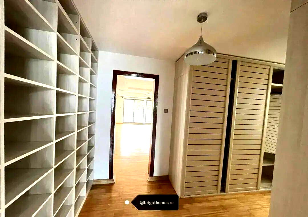 5-Bed Townhouse with Fireplace & DSQ in Gated Lavington