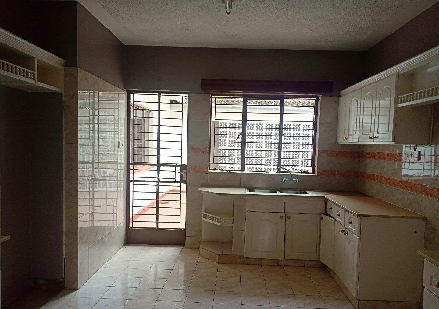 4-Ensuite Townhouse with Study & Servant Quarters - Westlands