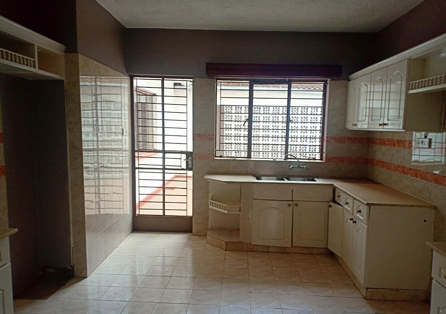 4-Ensuite Townhouse with Study & Servant Quarters - Westlands