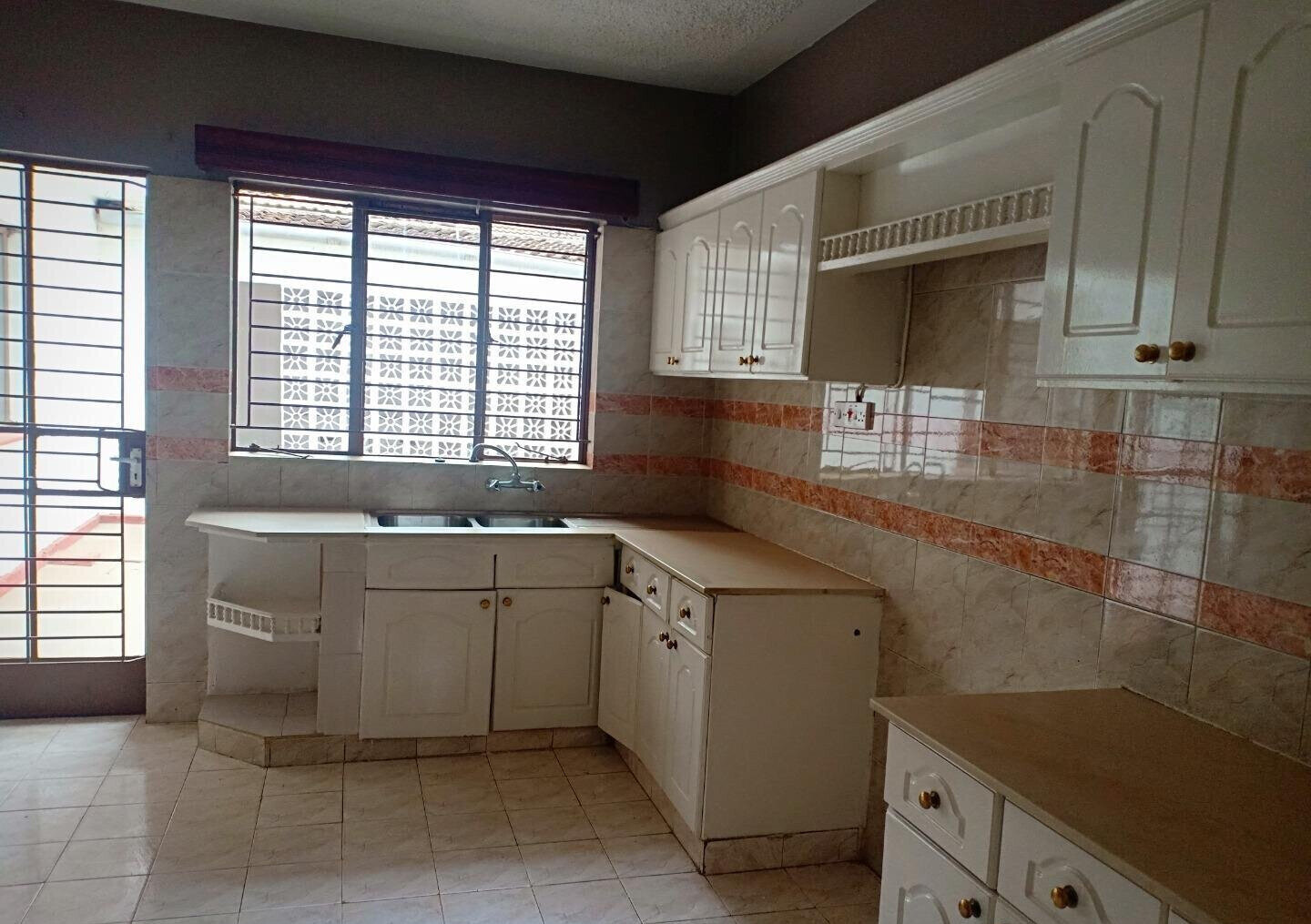 4-Ensuite Townhouse with Study & Servant Quarters - Westlands