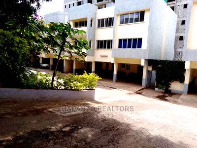 To Let: 3bedroom Commercial Apartment - Image 1