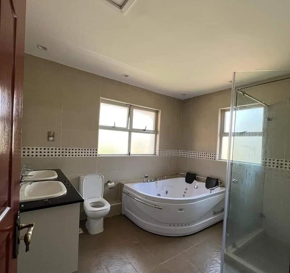 5-Ensuite Townhouse with Closed Kitchen & Spacious Sitting Area - Lavington
