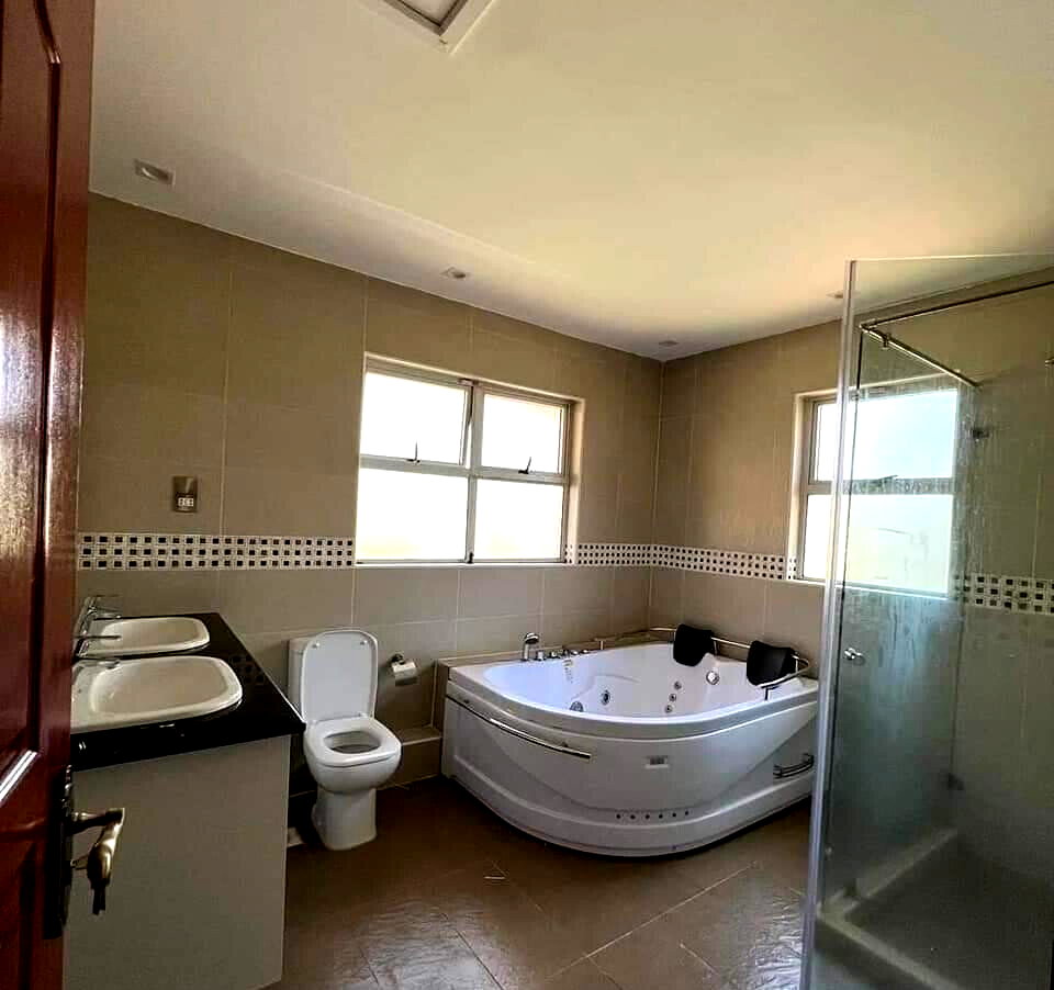 5-Ensuite Townhouse with Closed Kitchen & Spacious Sitting Area - Lavington