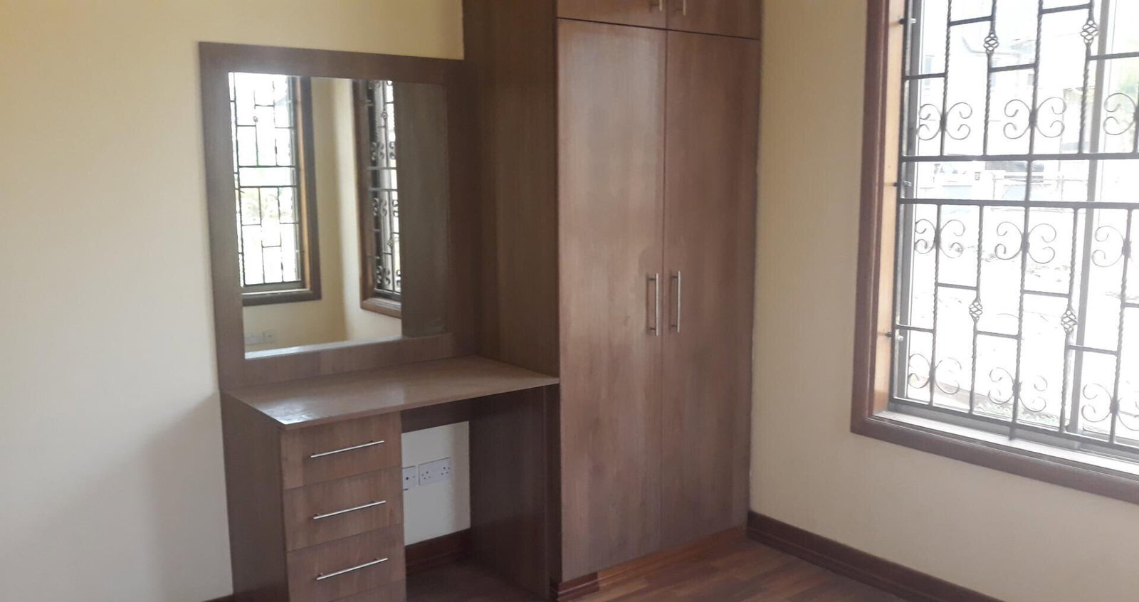 5 En-Suite Bedroom Townhouse with Pool & DSQ - Parklands