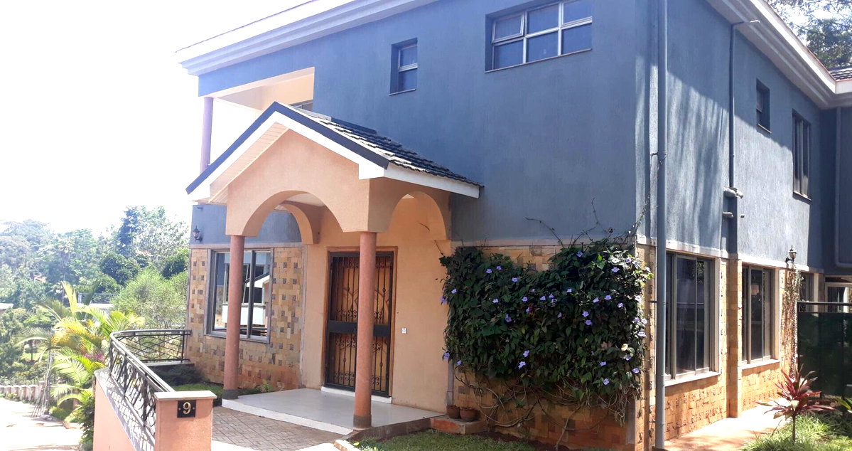 5 En-Suite Bedroom Townhouse with Pool & DSQ - Parklands