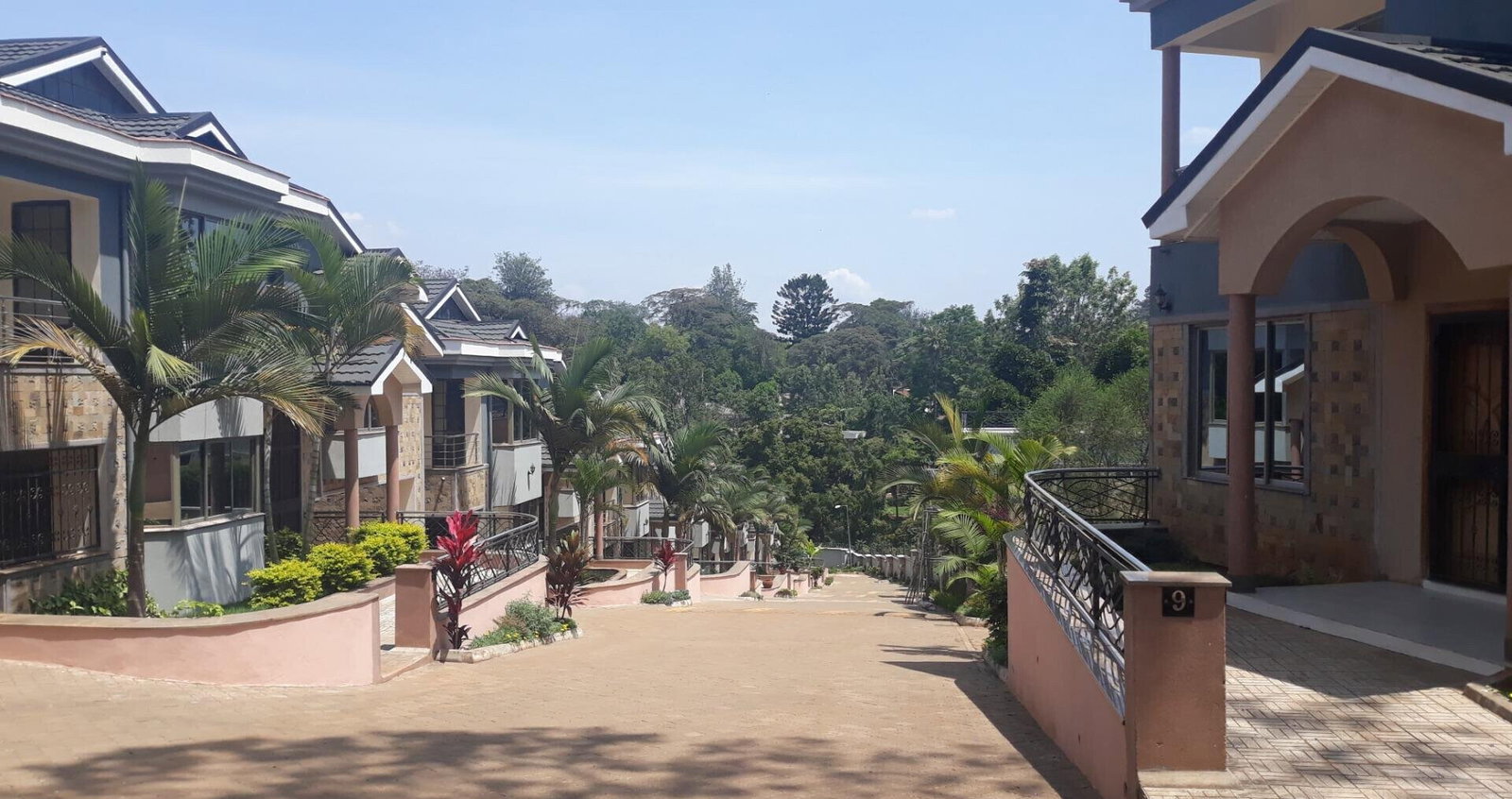 5 En-Suite Bedroom Townhouse with Pool & DSQ - Parklands