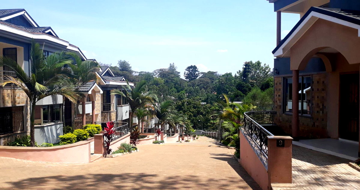 5 En-Suite Bedroom Townhouse with Pool & DSQ - Parklands