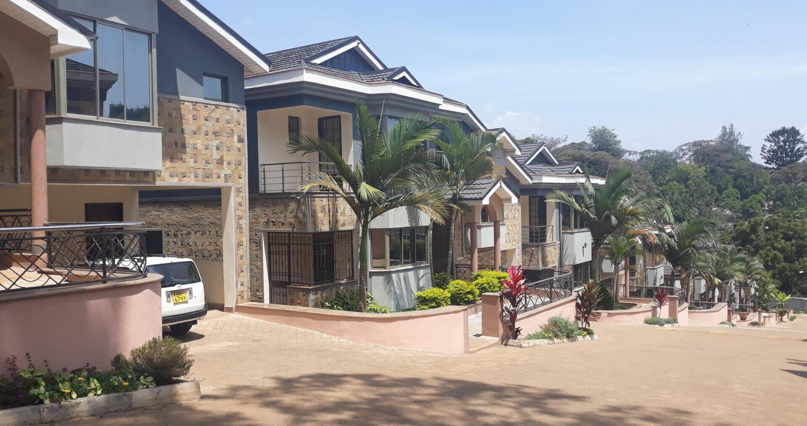 5 En-Suite Bedroom Townhouse with Pool & DSQ - Parklands