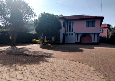 Quarter Acre 4BR Home with Parking