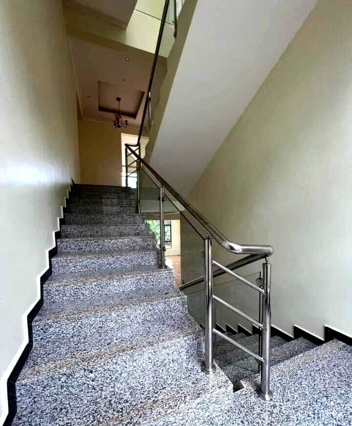 5-Ensuite Townhouse with Rooftop Terrace & Private Garden – Karen