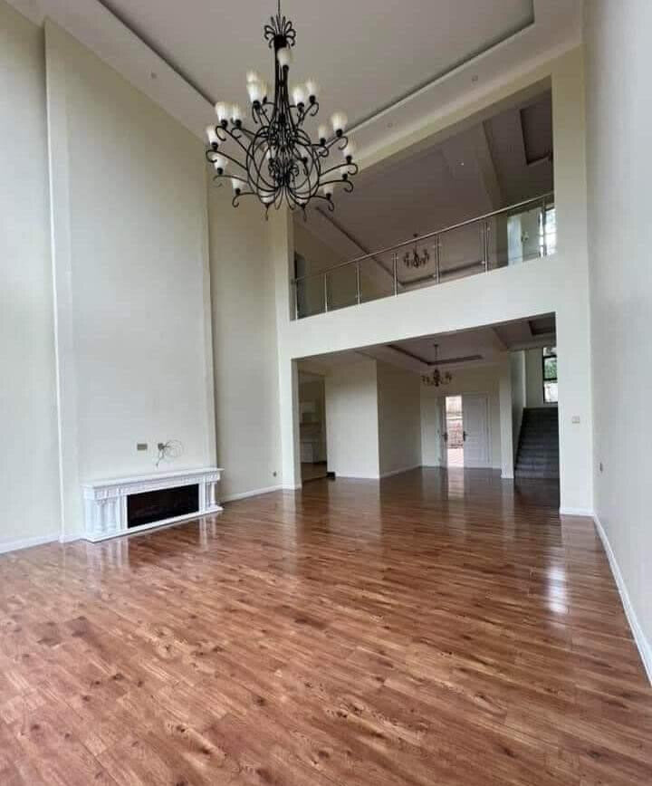 5-Ensuite Townhouse with Rooftop Terrace & Private Garden – Karen