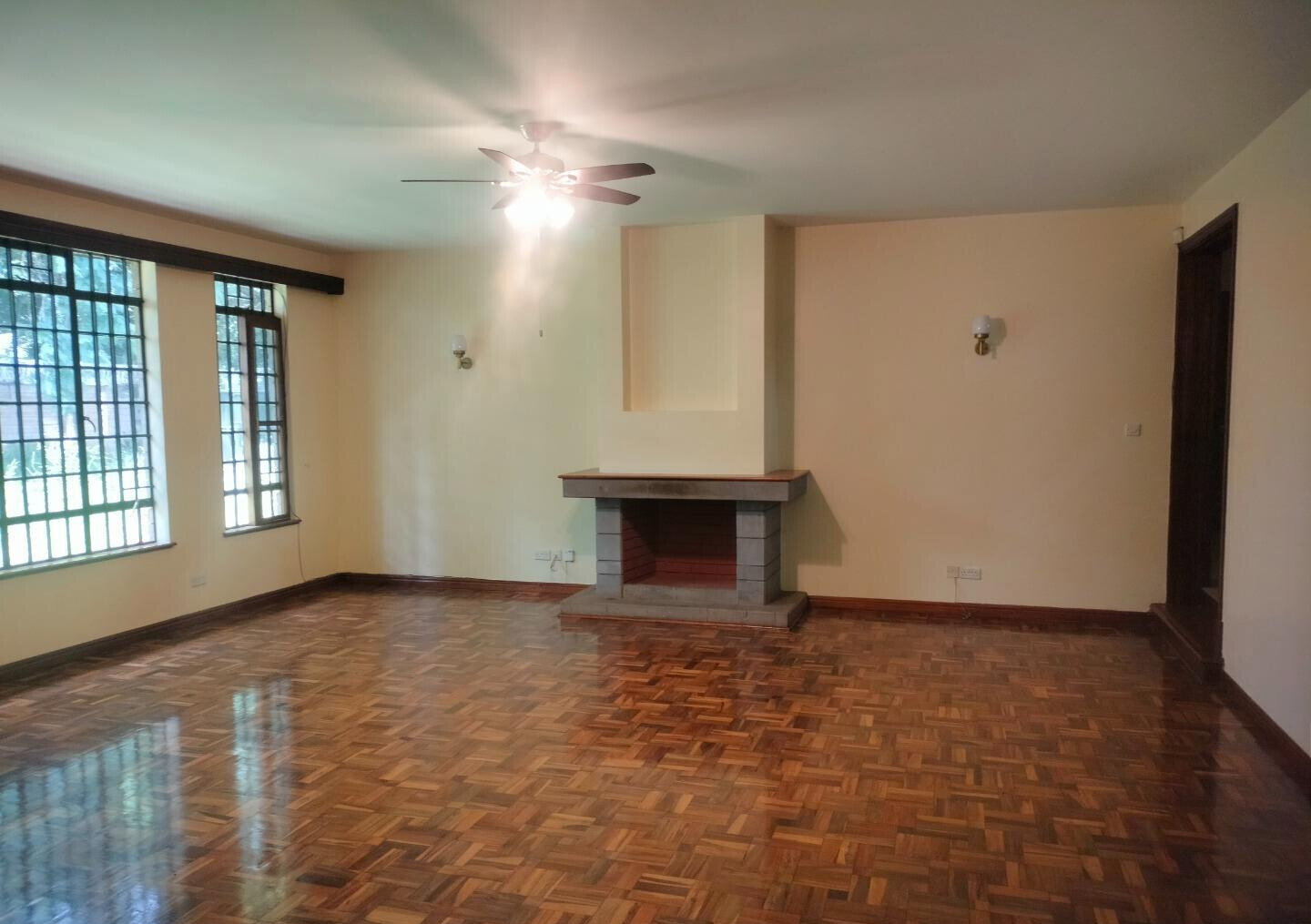 Pet Friendly 5BR Townhouse on Half Acre