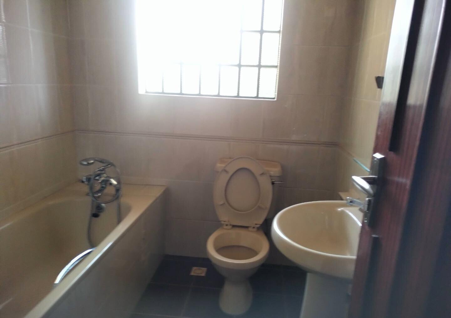 Pet Friendly 5BR Townhouse on Half Acre