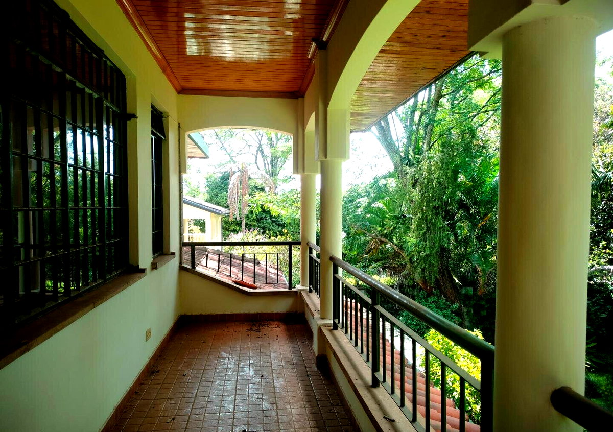 Pet Friendly 5BR Townhouse on Half Acre
