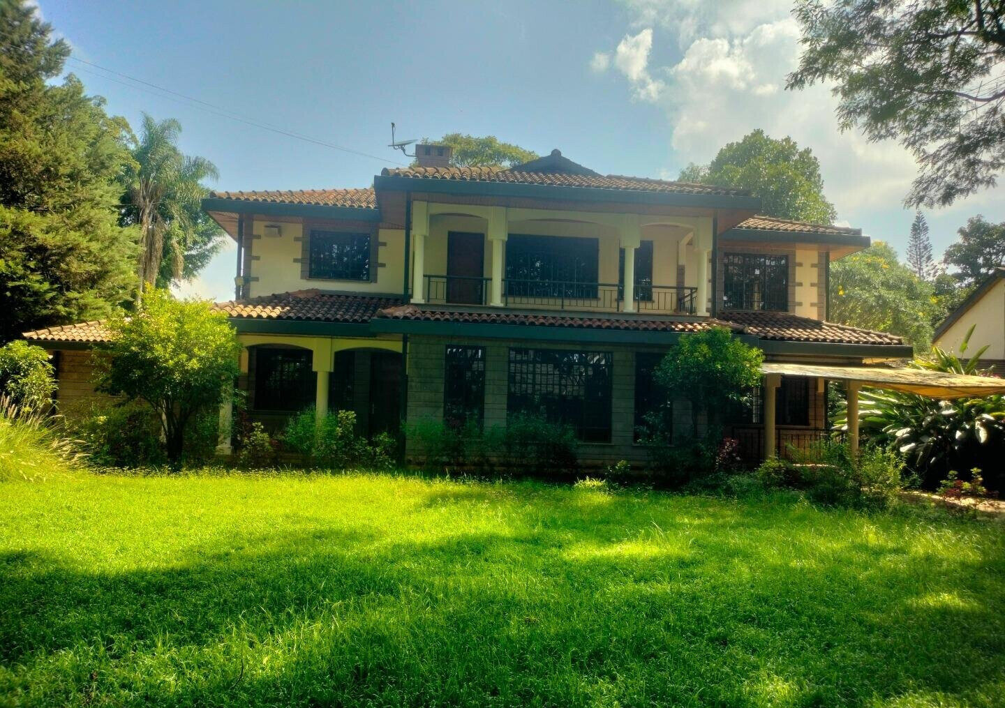 Pet Friendly 5BR Townhouse on Half Acre