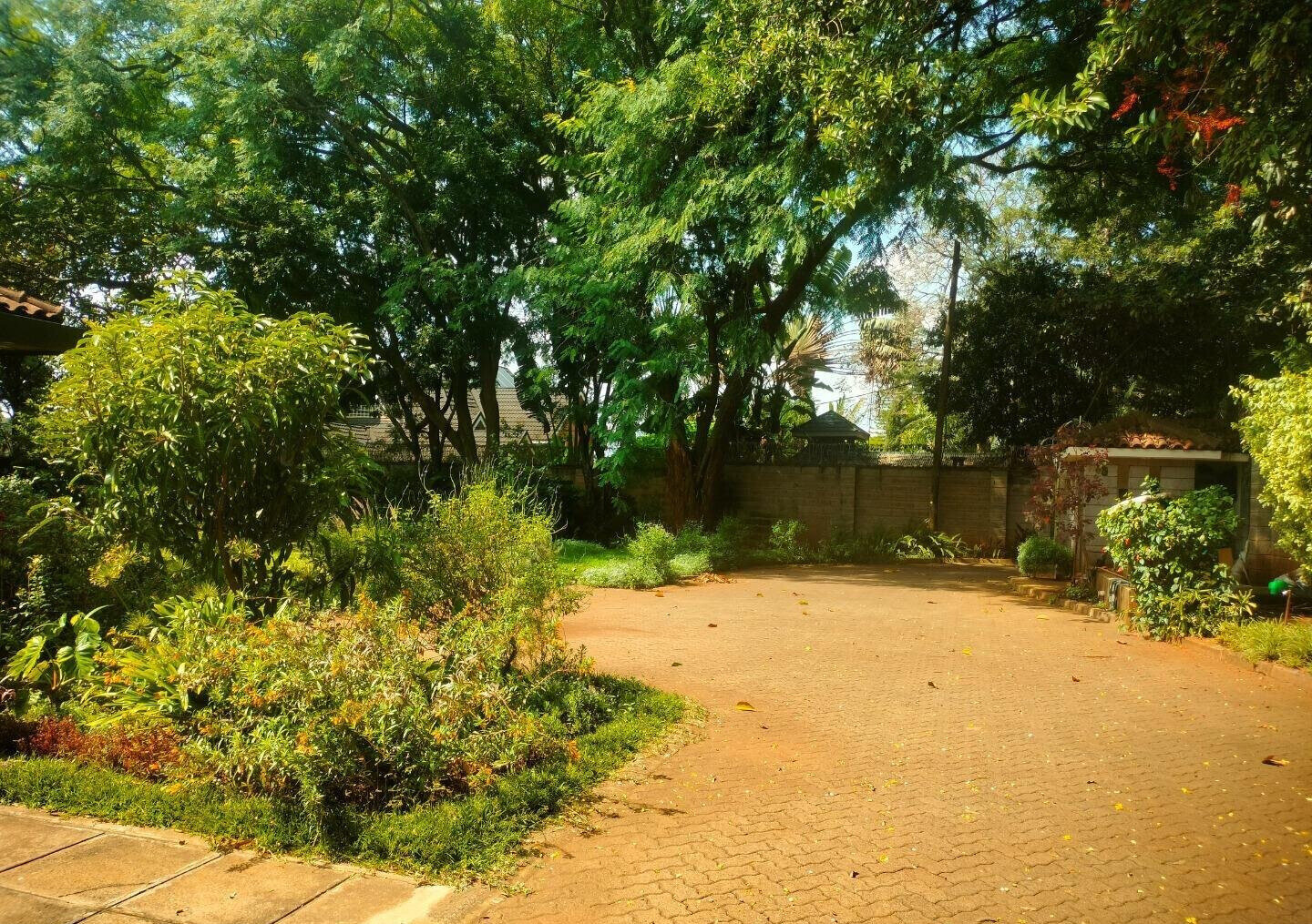 Pet Friendly 5BR Townhouse on Half Acre