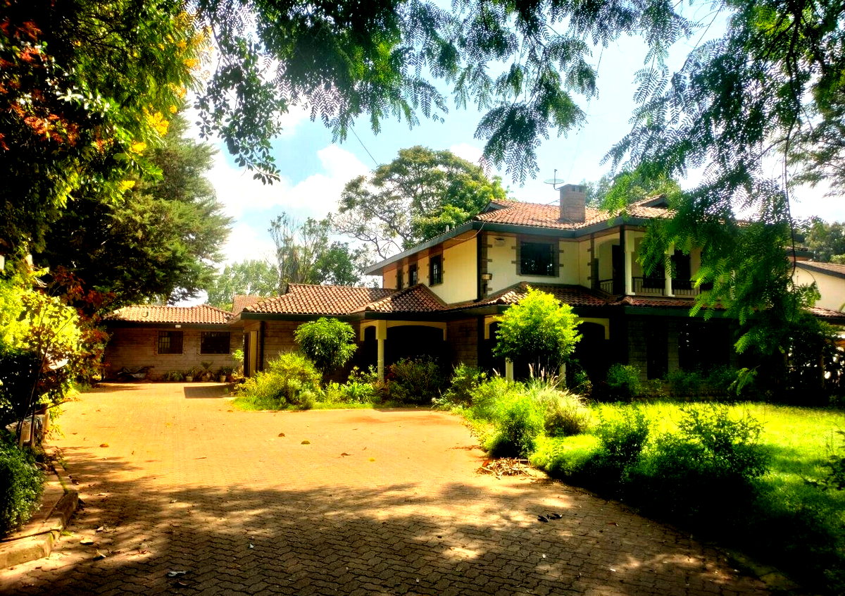 Pet Friendly 5BR Townhouse on Half Acre