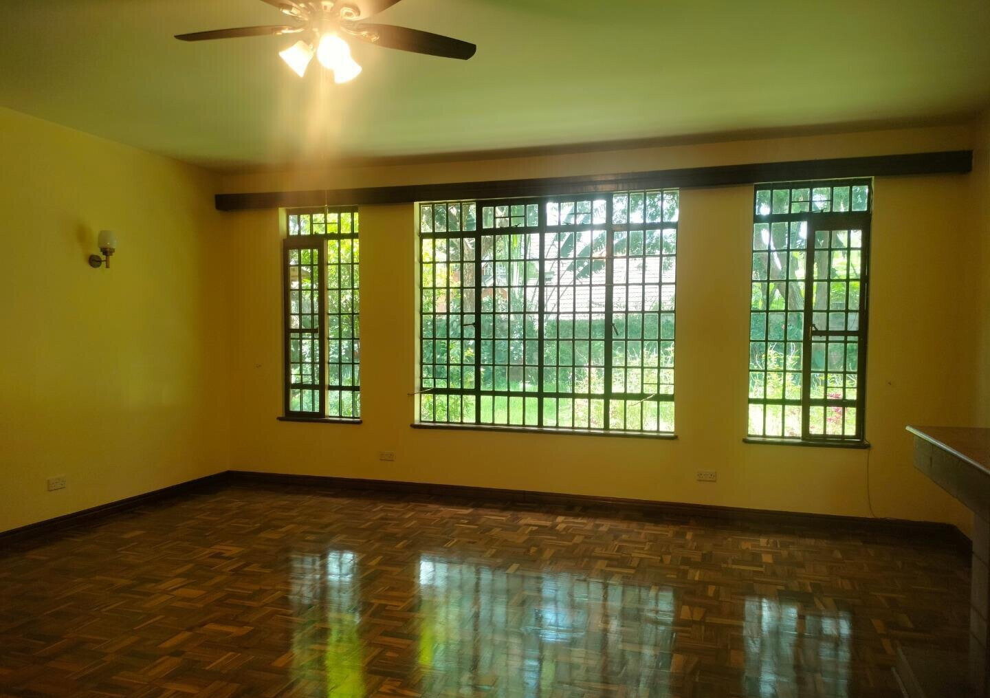 Pet Friendly 5BR Townhouse on Half Acre