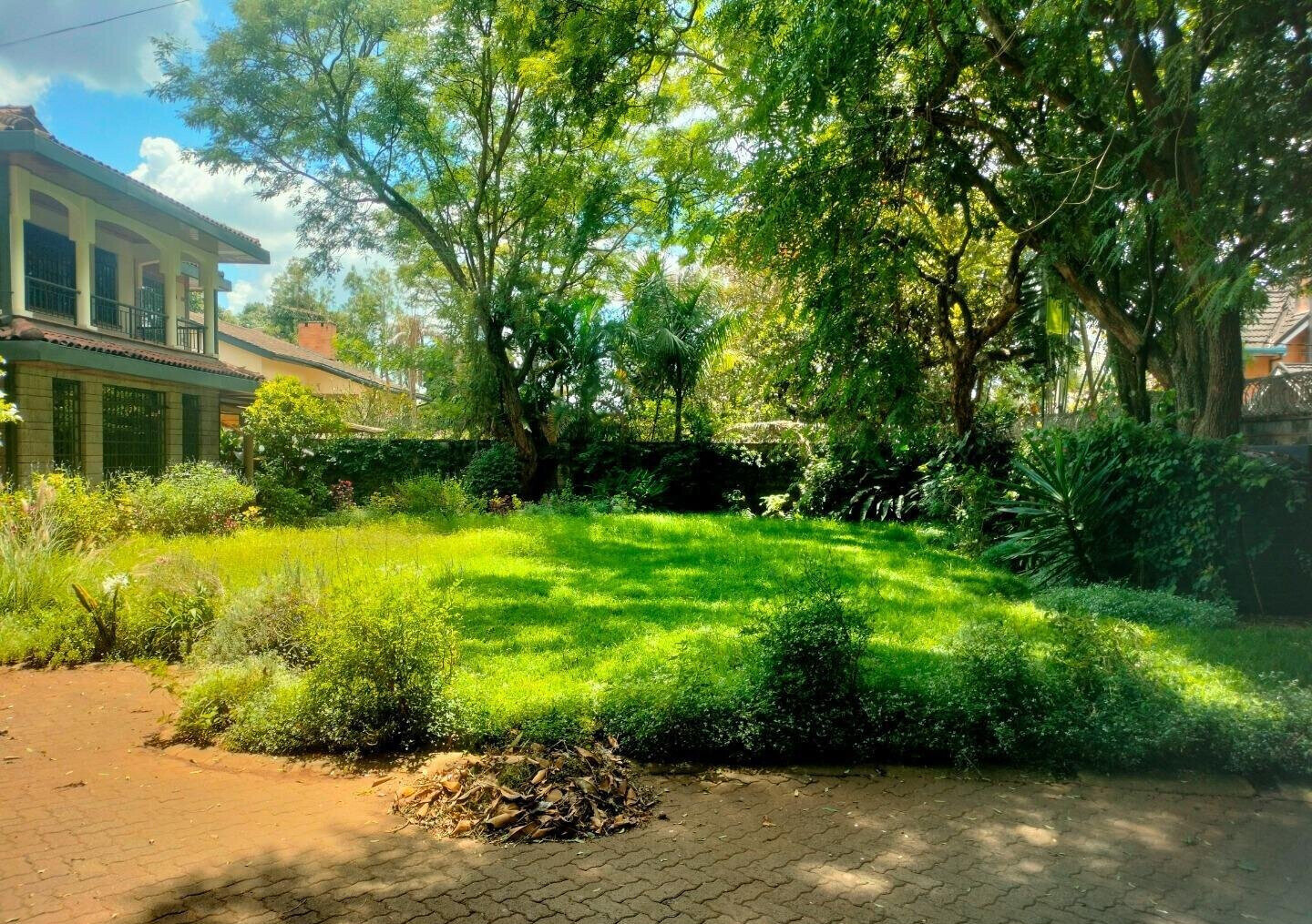 Pet Friendly 5BR Townhouse on Half Acre