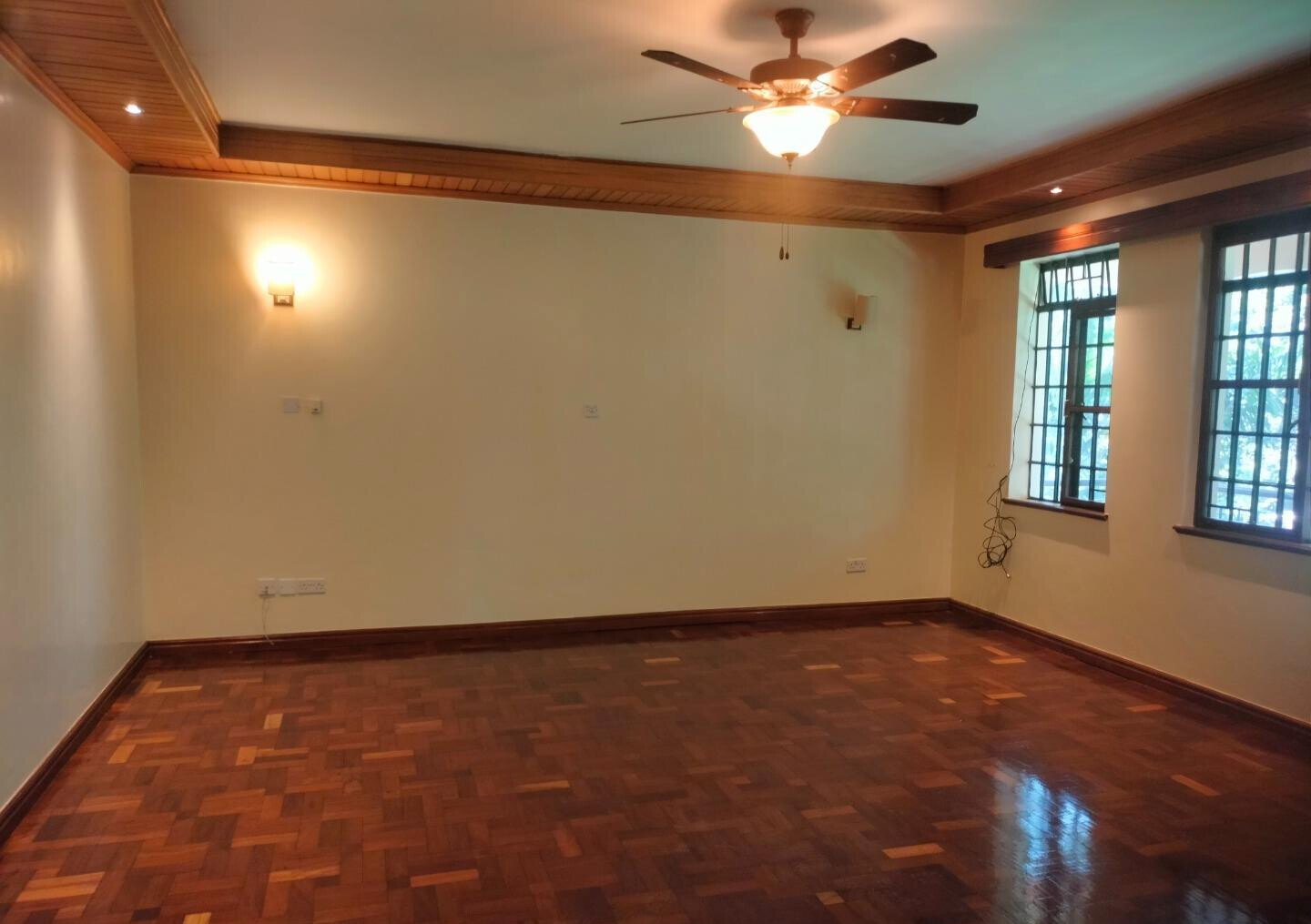 Pet Friendly 5BR Townhouse on Half Acre