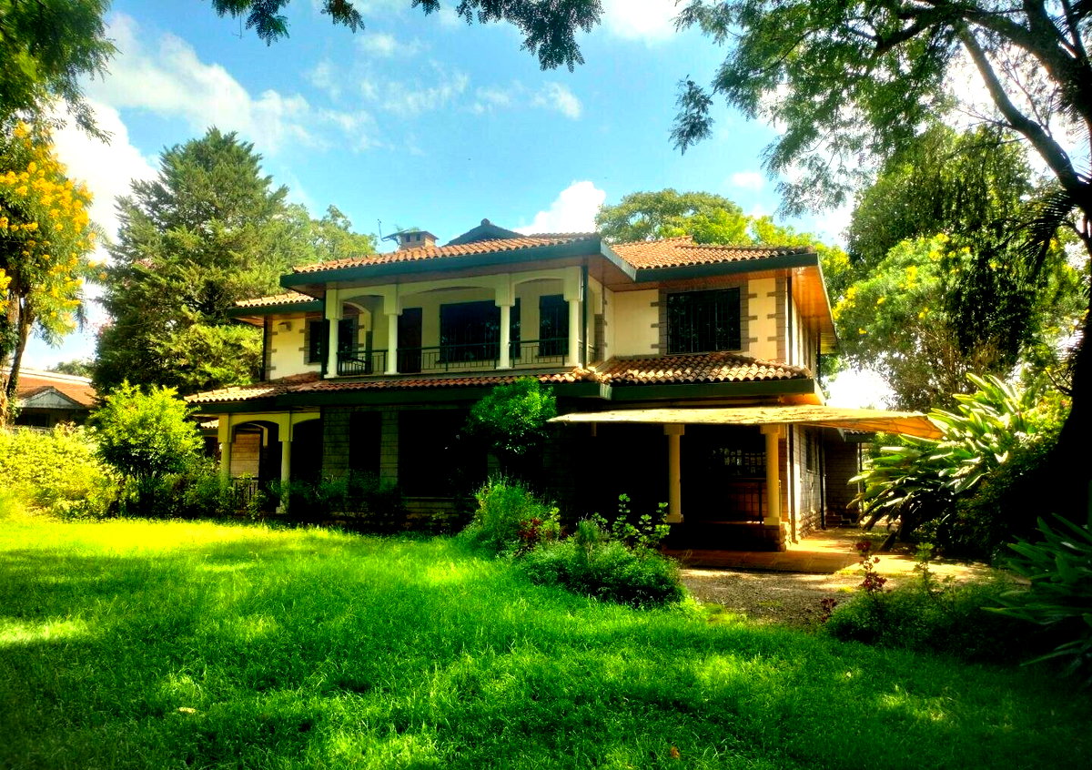Pet Friendly 5BR Townhouse on Half Acre