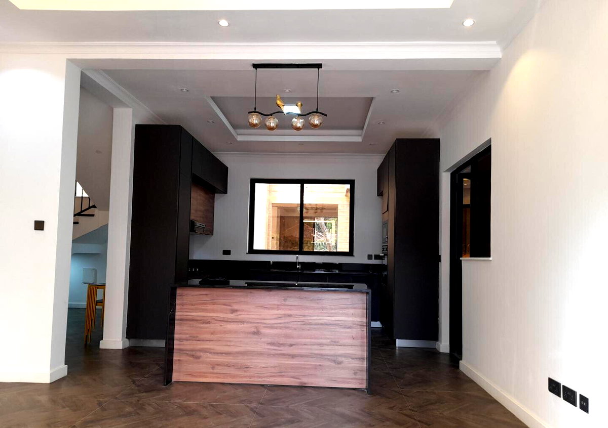 4-Ensuite Townhouse with Rooftop Terrace & Solar - Lavington