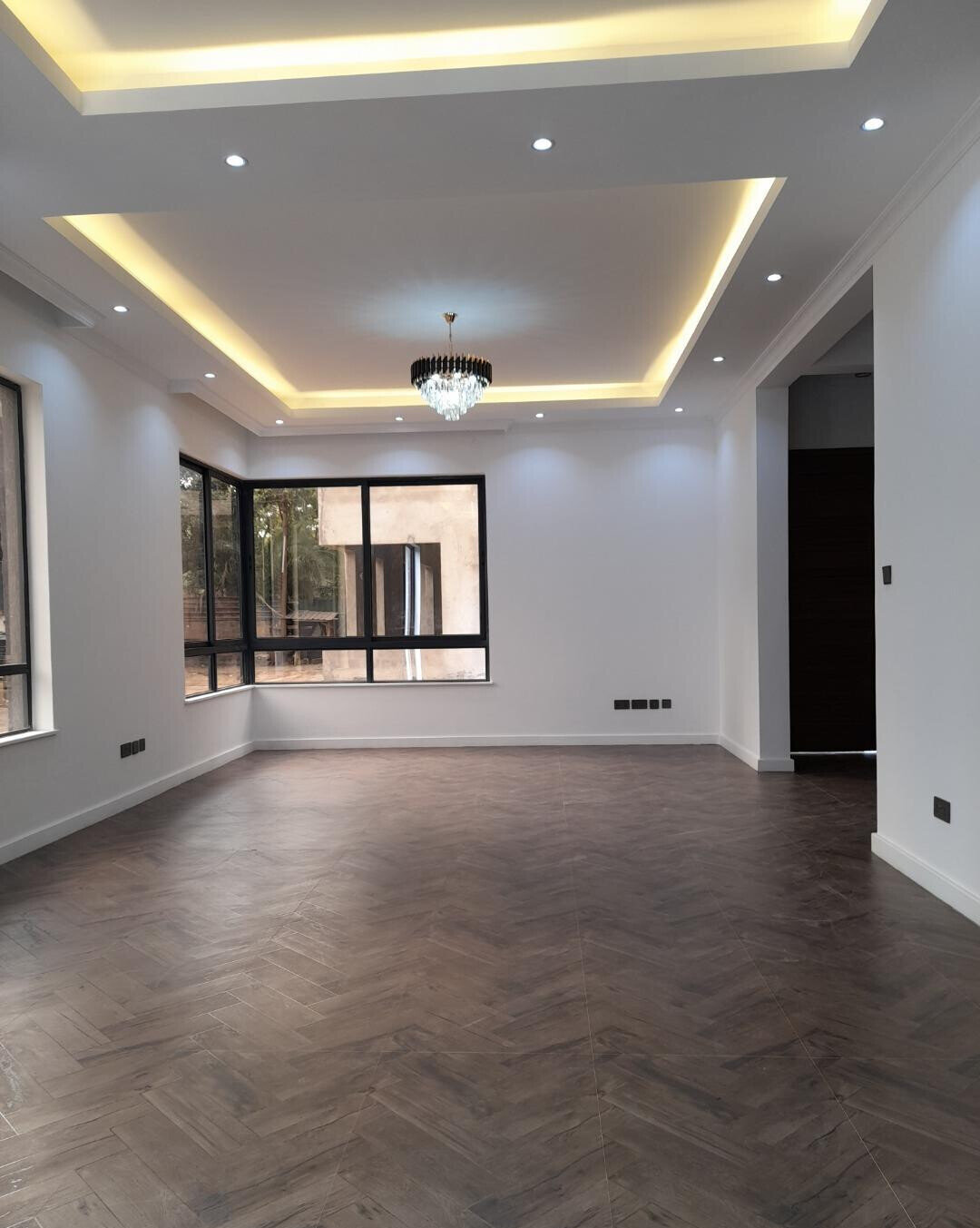 4-Ensuite Townhouse with Rooftop Terrace & Solar - Lavington