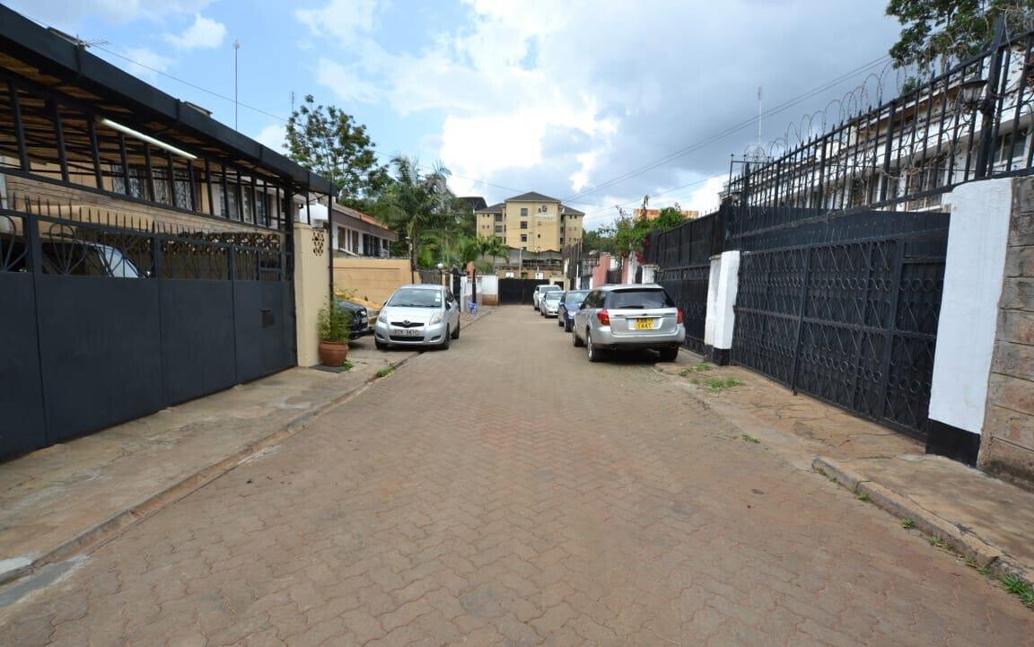 4BR Gated Maisonette with Prayer Room & DSQ - Westlands