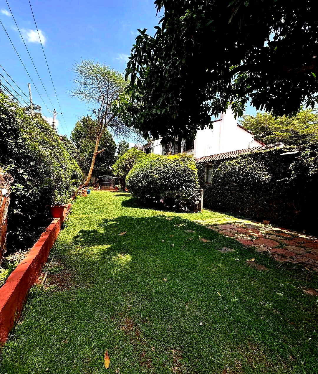 4BR Townhouse with Private Garden & DSQ in 6-Unit Court - Kilimani