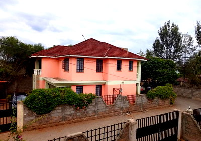 4BR All Ensuite Home with Garden